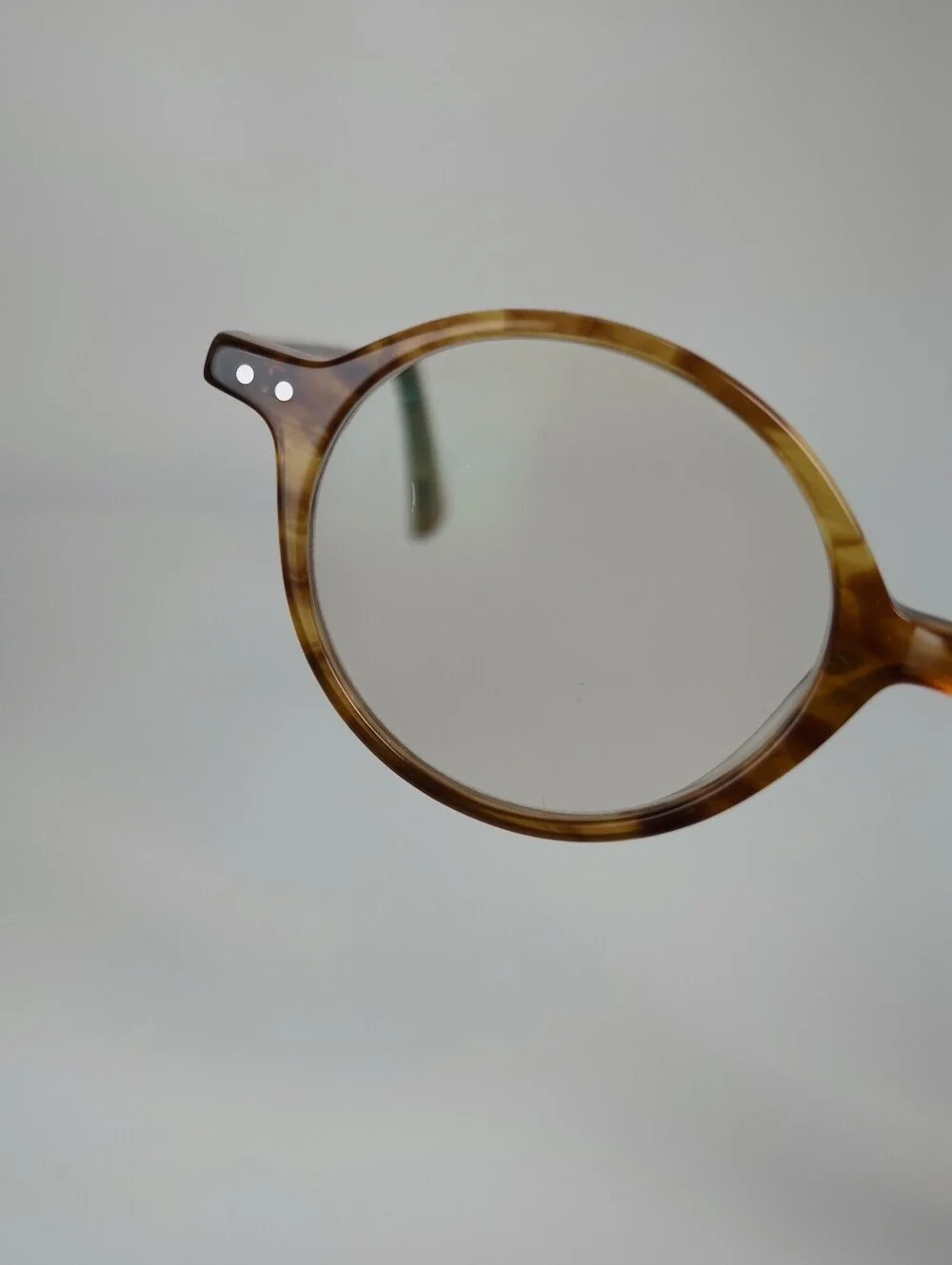 Flavor. Vintage-Style Round Tortoiseshell Round Mid Mount Temple.